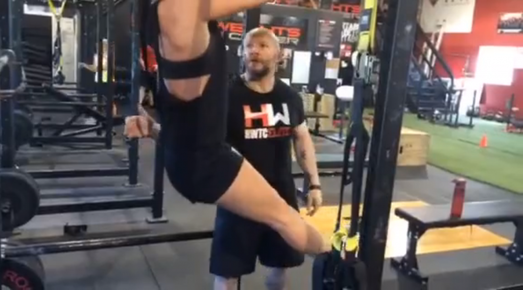 What Is The Proper Foot/Leg Position When Doing Pull Ups? - Women Who Lift  Weights